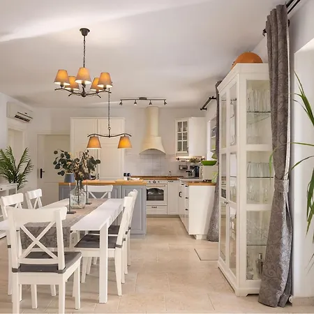 Mia Sveti Ivan Dobrinjski