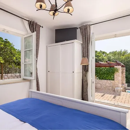 Mia * Sveti Ivan Dobrinjski